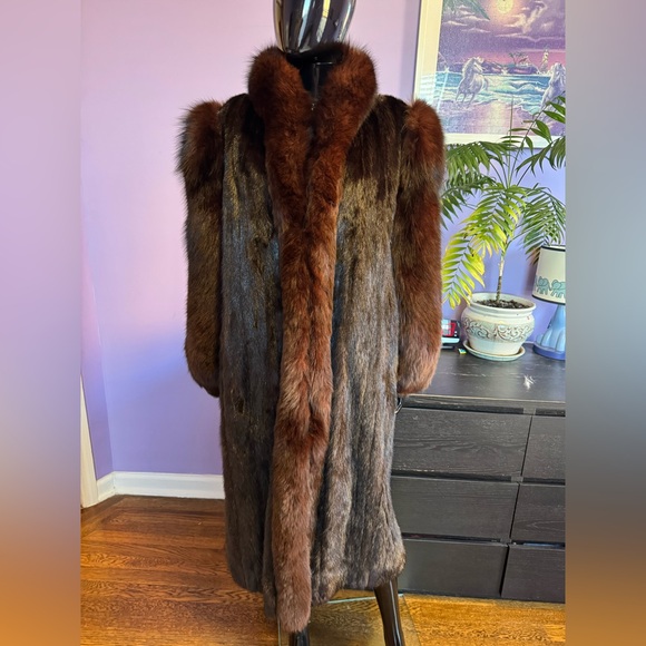 Luxurious Brown Fox Fur Coat - Picture 1 of 15